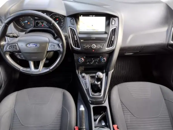 Ford Focus 2018 - 9999 EUR, 160000 km - AUTO.MOTO.pt - 160000km - foto 20 de 30