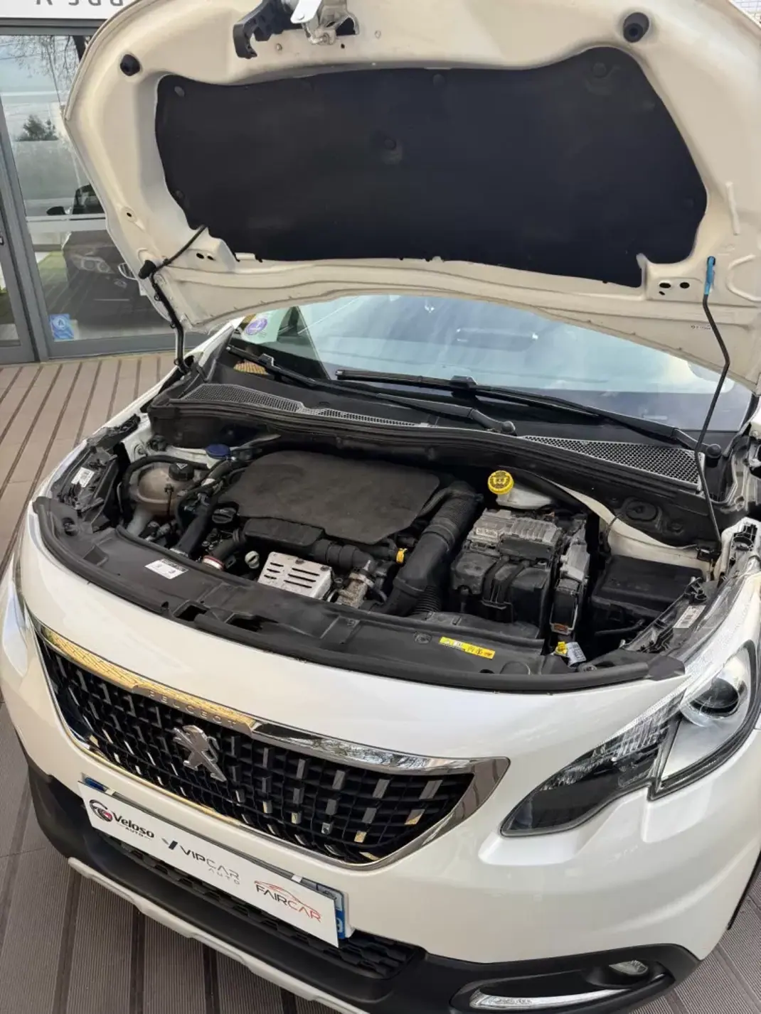Peugeot 2008 2018 - 13900 EUR, 106900 km - AUTO.MOTO.pt - 106900km - foto 7 de 15