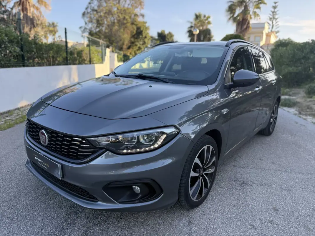 Fiat Tipo Station Wagon 2019 - 9999 EUR, 120000 km - AUTO.MOTO.pt - 120000km - foto 1 de 12