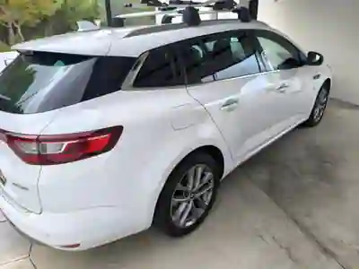 Renault Mégane Sport Tourer 2019 - 16000 EUR, 95000 km - foto 2 de 6