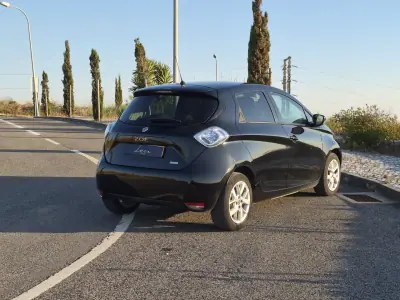 Renault Zoe 2019 - 12990 EUR, 86924 km - AUTO.MOTO.pt - 86924km - foto 4 de 29