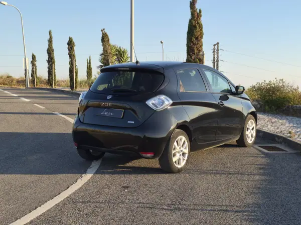 Renault Zoe 2019 - 12990 EUR, 86924 km - AUTO.MOTO.pt - 86924km - foto 4 de 29