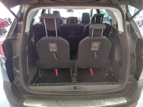 Peugeot 5008 2019 - 12900 EUR, 128000 km - AUTO.MOTO.pt - 128000km - foto 6 de 21