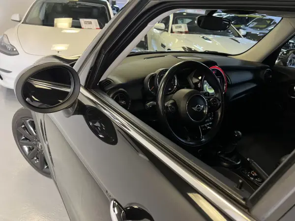 MINI 5 Portas 2016 - 13990 EUR, 95000 km - AUTO.MOTO.pt - 95000km - foto 28 de 41