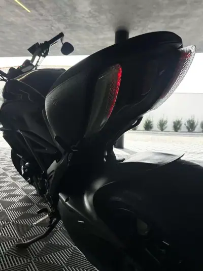 Ducati Diavel 2011 - 9750 EUR, 39000 km - AUTO.MOTO.pt - 39000km - foto 2 de 14