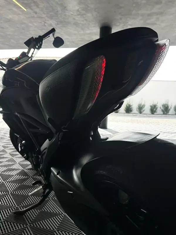 Ducati Diavel 2011 - 9750 EUR, 39000 km - AUTO.MOTO.pt - 39000km - foto 2 de 14