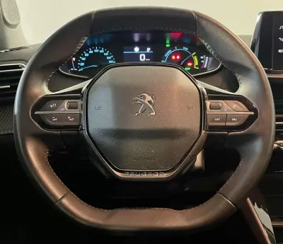 Peugeot e-2008 2022 - 17250 EUR, 86000 km - AUTO.MOTO.pt - 86000km - foto 11 de 34