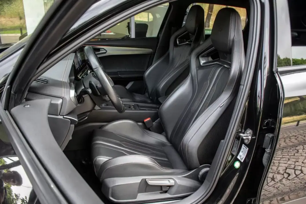 Cupra Formentor 2022 - 59900 EUR, 60788 km - AUTO.MOTO.pt - 60788km - foto 33 de 53