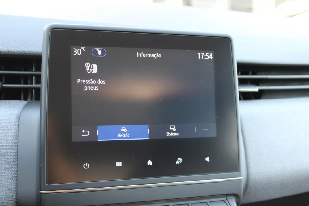 Renault Clio 2024 - 18750 EUR, 1753 km - AUTO.MOTO.pt - 1753km - foto 16 de 22