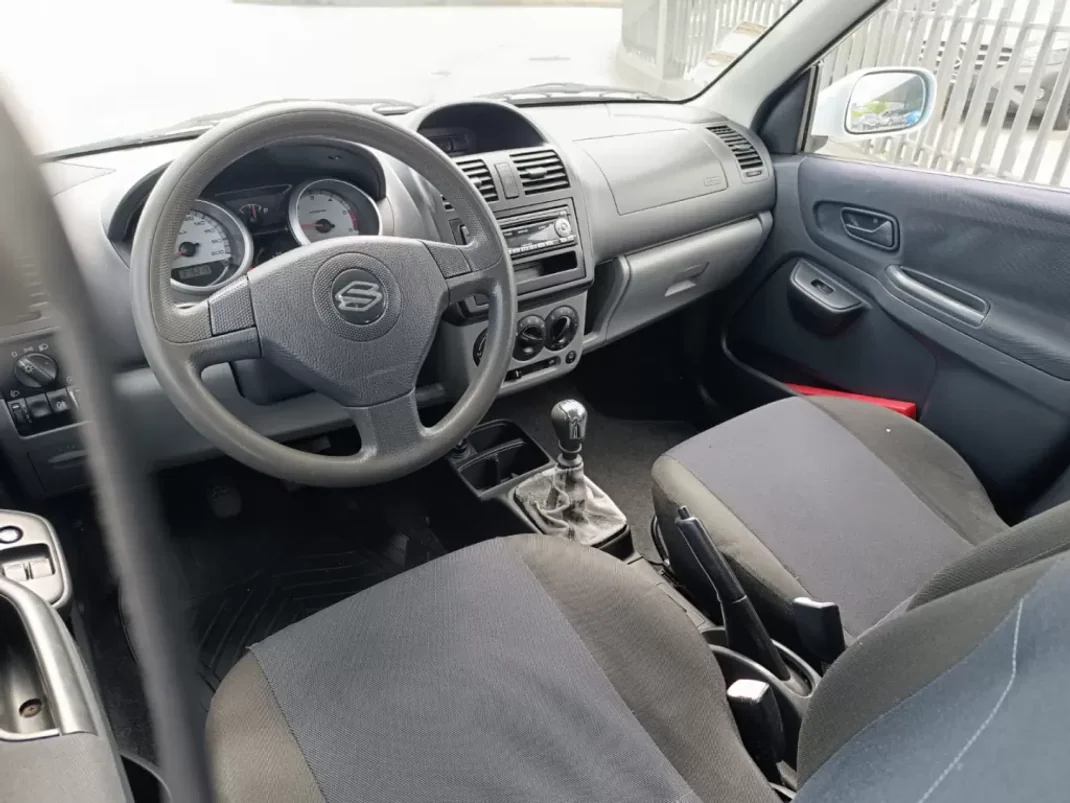 Suzuki Ignis 2004 - 2500 EUR, 216000 km - AUTO.MOTO.pt - 216000km - foto 10 de 15