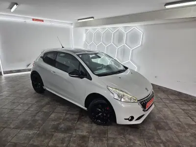 Peugeot 208 2015 - 16650 EUR, 121757 km - AUTO.MOTO.pt - 121757km - foto 22 de 38