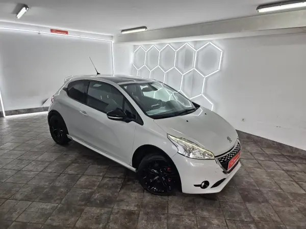 Peugeot 208 2015 - 16650 EUR, 121757 km - AUTO.MOTO.pt - 121757km - foto 22 de 38