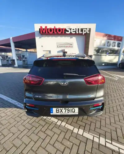 Kia e-Niro 2021 - 24400 EUR, 81000 km - AUTO.MOTO.pt - 81000km - foto 12 de 13