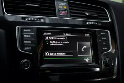 Volkswagen Golf 2015 - 24990 EUR, 83192 km - AUTO.MOTO.pt - 83192km - foto 42 de 45