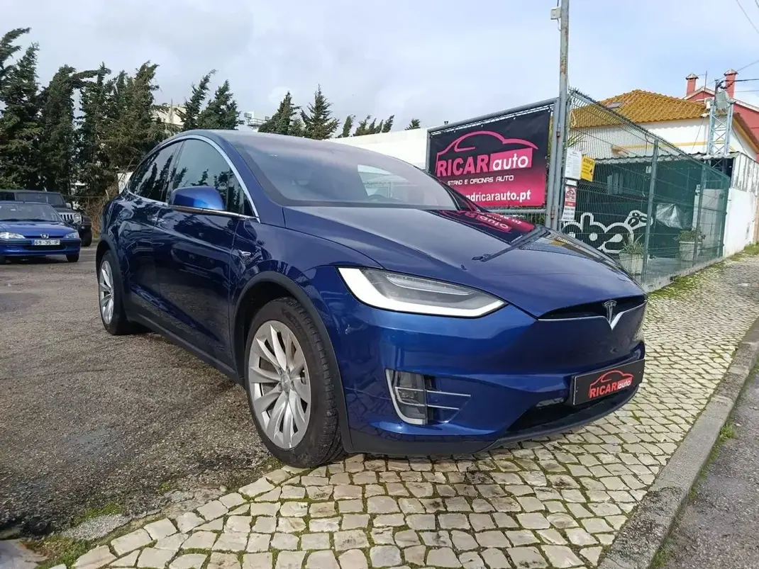 Tesla Model X 2020 - 45500 EUR, 85990 km - AUTO.MOTO.pt - 85990km - foto 1 de 38