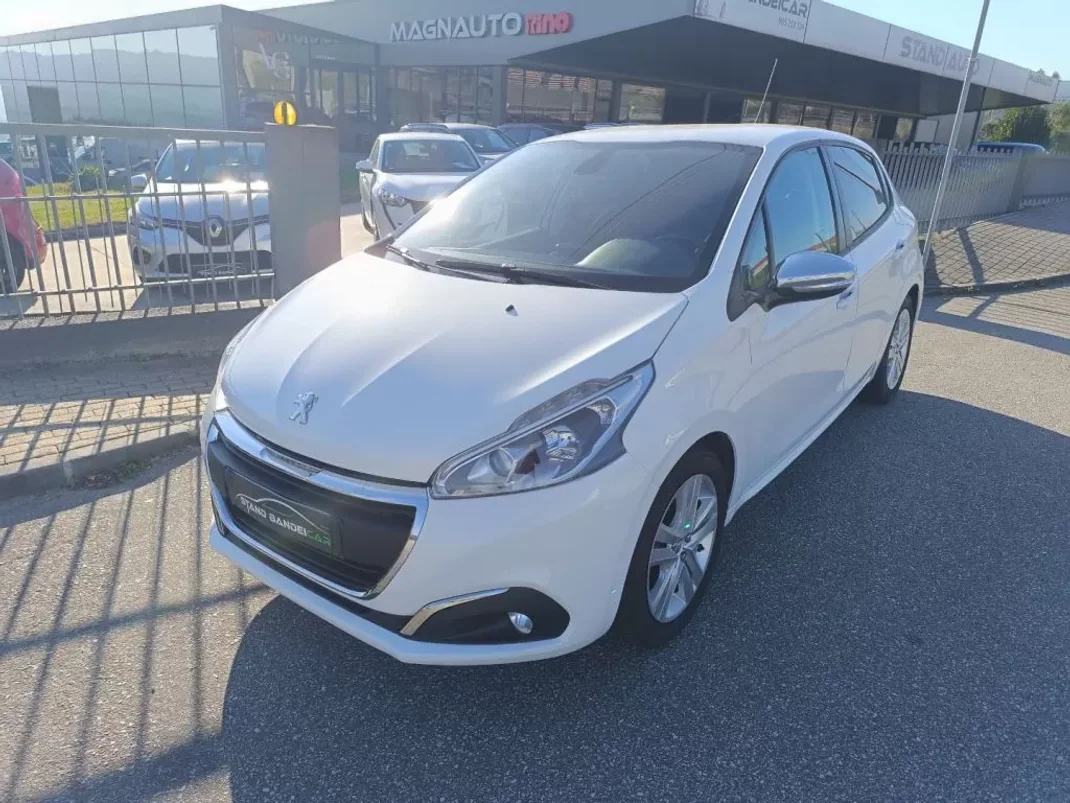 Peugeot 208 2017 - 11500 EUR, 81000 km - AUTO.MOTO.pt - 81000km - foto 7 de 24