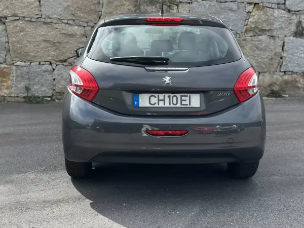 Peugeot 208 2015 - 7990 EUR, 73000 km - AUTO.MOTO.pt - 73000km - foto 12 de 51