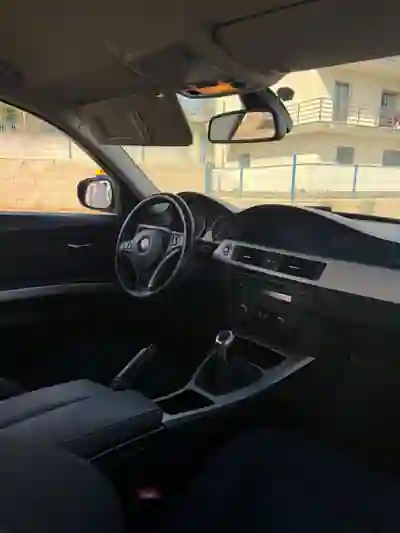 BMW 318 2010 - 8750 EUR, 233000 km - AUTO.MOTO.pt - 233000km - foto 7 de 10