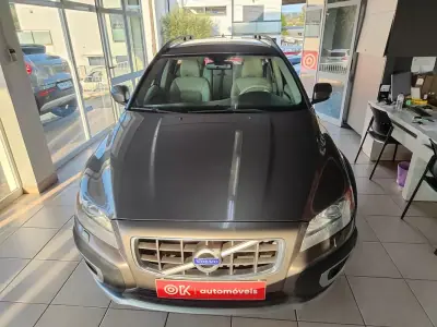 Volvo XC 70 2010 - 13250 EUR, 324000 km - AUTO.MOTO.pt - 324000km - foto 4 de 35