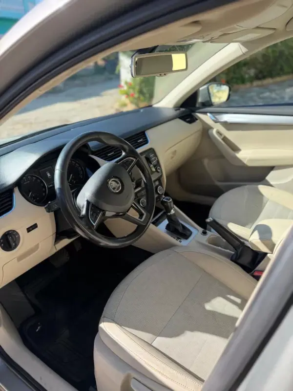 Skoda Octavia 2013 - 10990 EUR, 153882 km - AUTO.MOTO.pt - 153882km - foto 7 de 10
