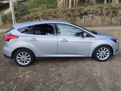 Ford Focus 2018 - 9999 EUR, 160000 km - AUTO.MOTO.pt - 160000km - foto 8 de 30