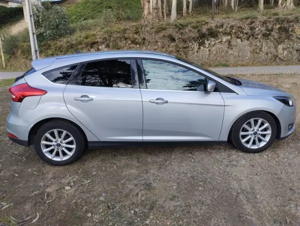 Ford Focus 2018 - 9999 EUR, 160000 km - AUTO.MOTO.pt - 160000km - foto 8 de 30