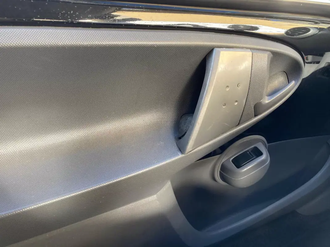 Peugeot 107 2008 - 4500 EUR, 171000 km - AUTO.MOTO.pt - 171000km - foto 14 de 17