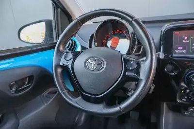 Toyota Aygo 2015 - 7990 EUR, 90537 km - 90537km - foto 19 de 20