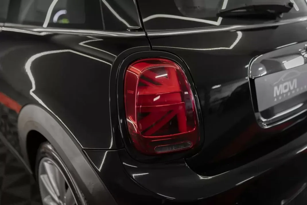 MINI Cooper 2015 - 13490 EUR, 158429 km - AUTO.MOTO.pt - 158429km - foto 18 de 21