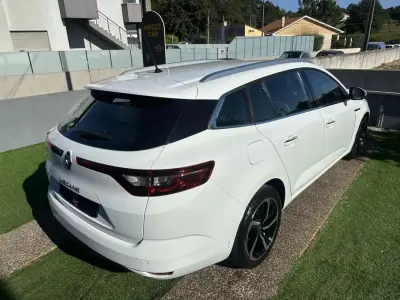 Renault Mégane Sport Tourer 2017 - 9900 EUR, 190000 km - AUTO.MOTO.pt - 190000km - foto 12 de 60