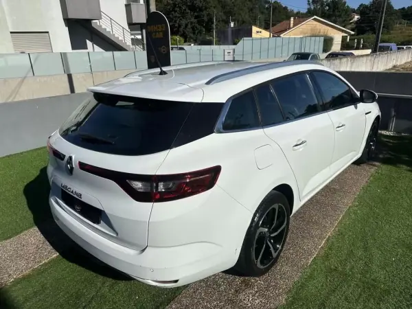 Renault Mégane Sport Tourer 2017 - 9900 EUR, 190000 km - AUTO.MOTO.pt - 190000km - foto 12 de 60
