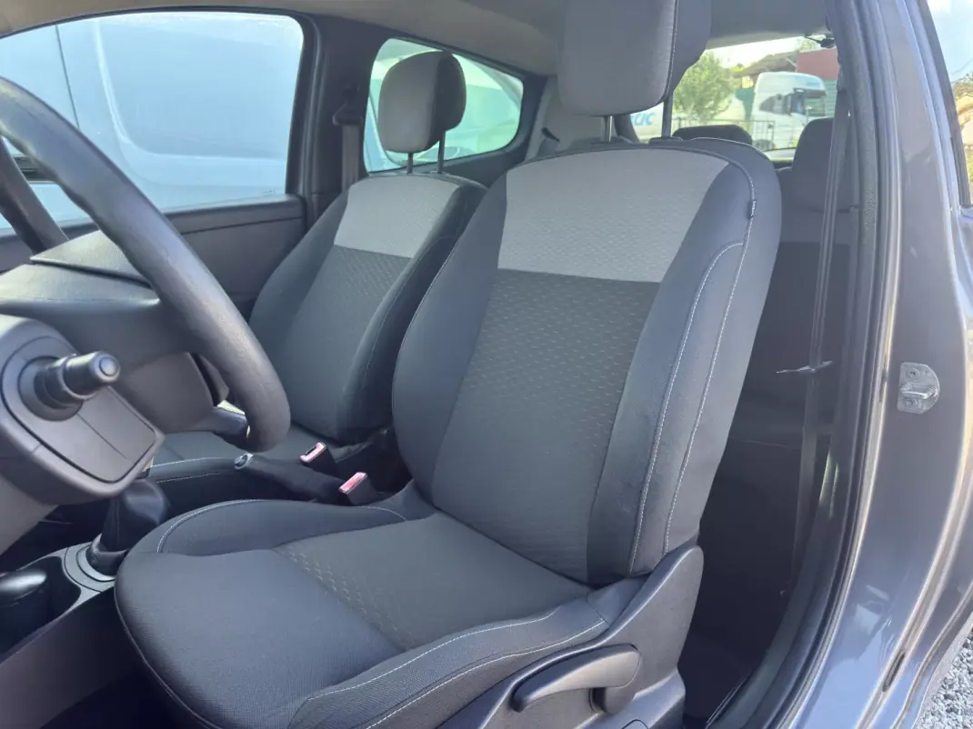 Renault Clio 2009 - 5950 EUR, 110000 km - AUTO.MOTO.pt - 110000km - foto 7 de 14