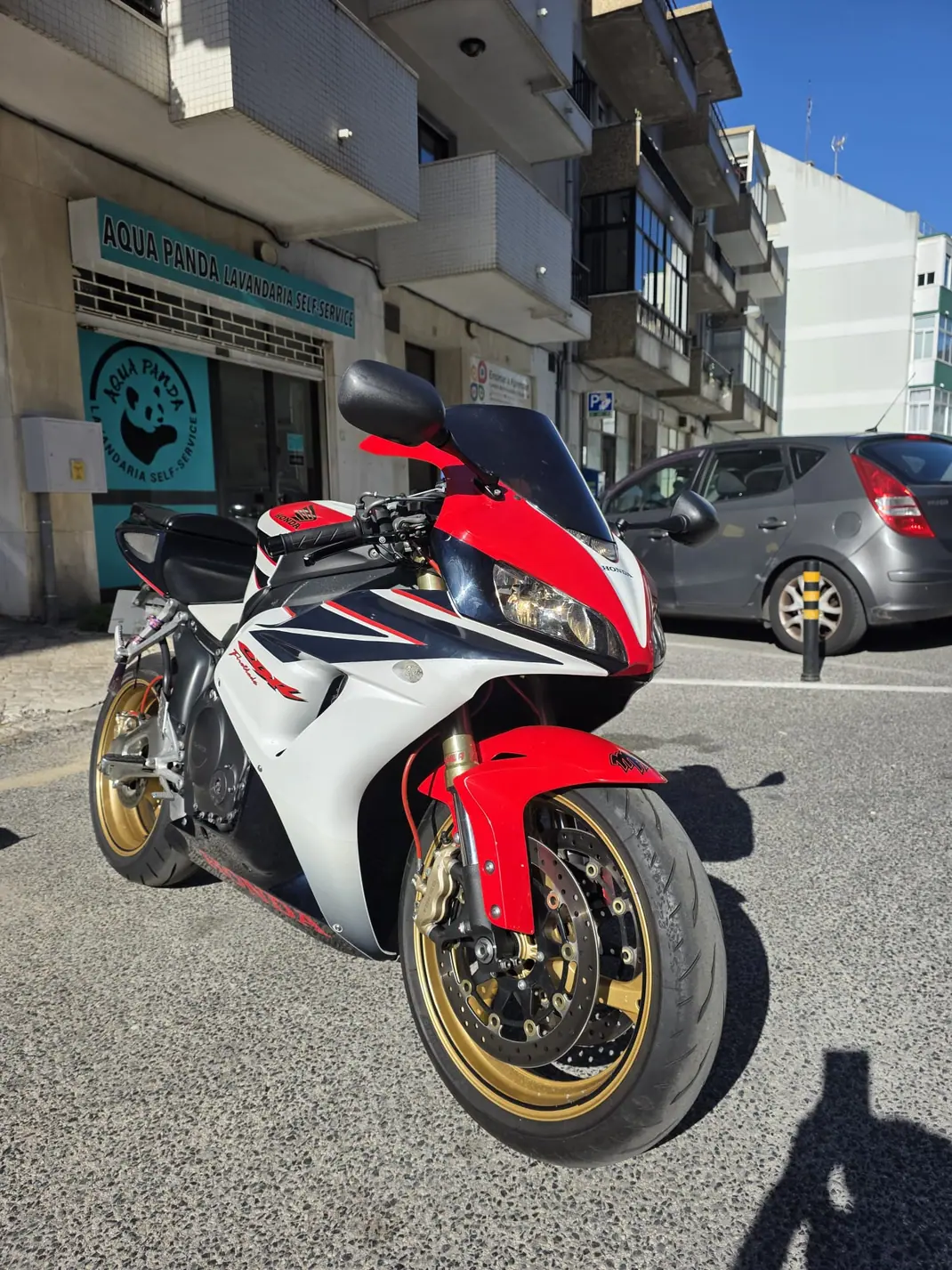 Honda CBR 1000RR 2008 - 7000 EUR, 31303 km - AUTO.MOTO.pt - 31303km - foto 6 de 12