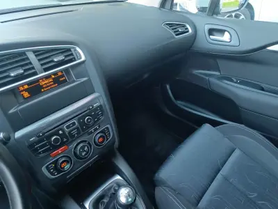 Citroën C4 2015 - 11500 EUR, 53000 km - AUTO.MOTO.pt - 53000km - foto 21 de 37
