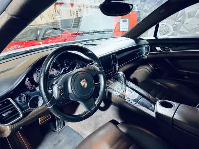 Porsche Panamera 2015 - 43990 EUR, 110565 km - AUTO.MOTO.pt - 110565km - foto 37 de 40