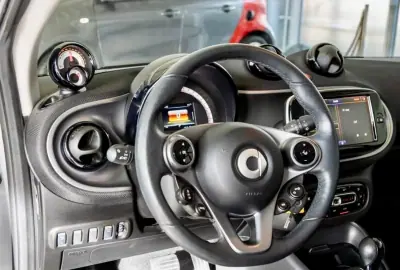 Smart ForTwo Coupé 2021 - 14145 EUR, 28400 km - AUTO.MOTO.pt - 28400km - foto 2 de 15
