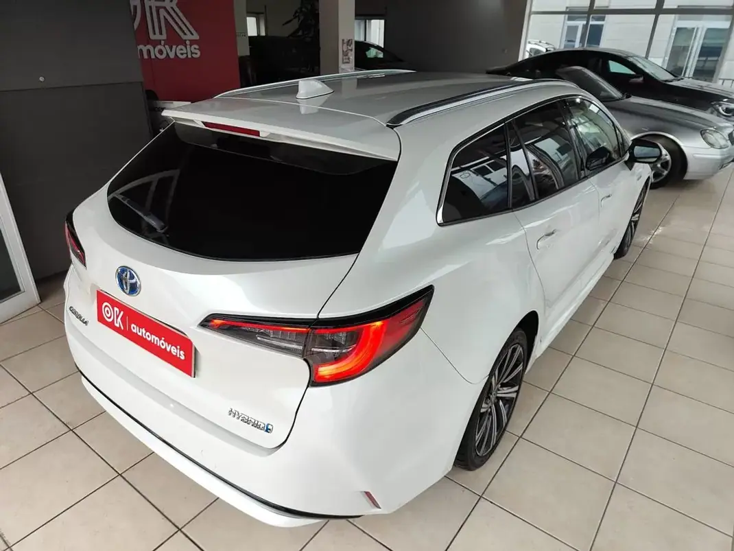 Toyota Corolla Touring Sports 2021 - 21950 EUR, 114000 km - AUTO.MOTO.pt - 114000km - foto 12 de 35