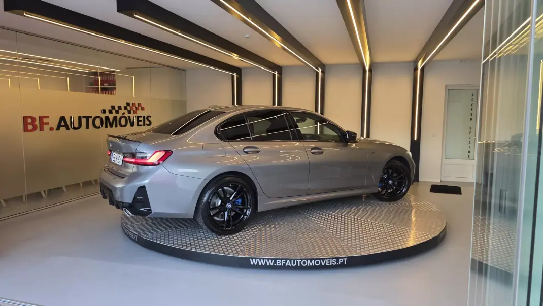 BMW 320 2024 - 42500 EUR, 5552 km - AUTO.MOTO.pt - 5552km - foto 7 de 58