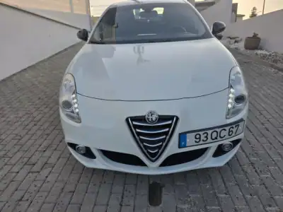Alfa Romeo Giulietta 2015 - 13500 EUR, 148000 km - AUTO.MOTO.pt - 148000km - foto 7 de 49