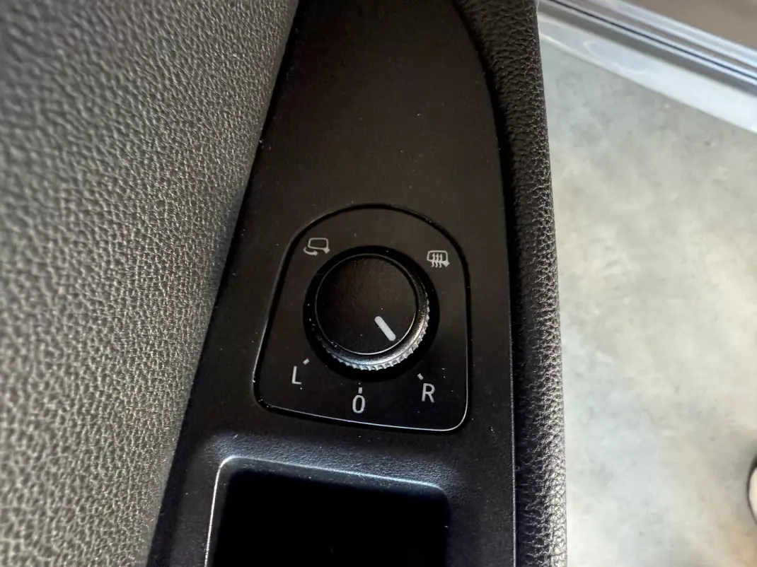 SEAT Leon 2015 - 14000 EUR, 181000 km - AUTO.MOTO.pt - 181000km - foto 65 de 92