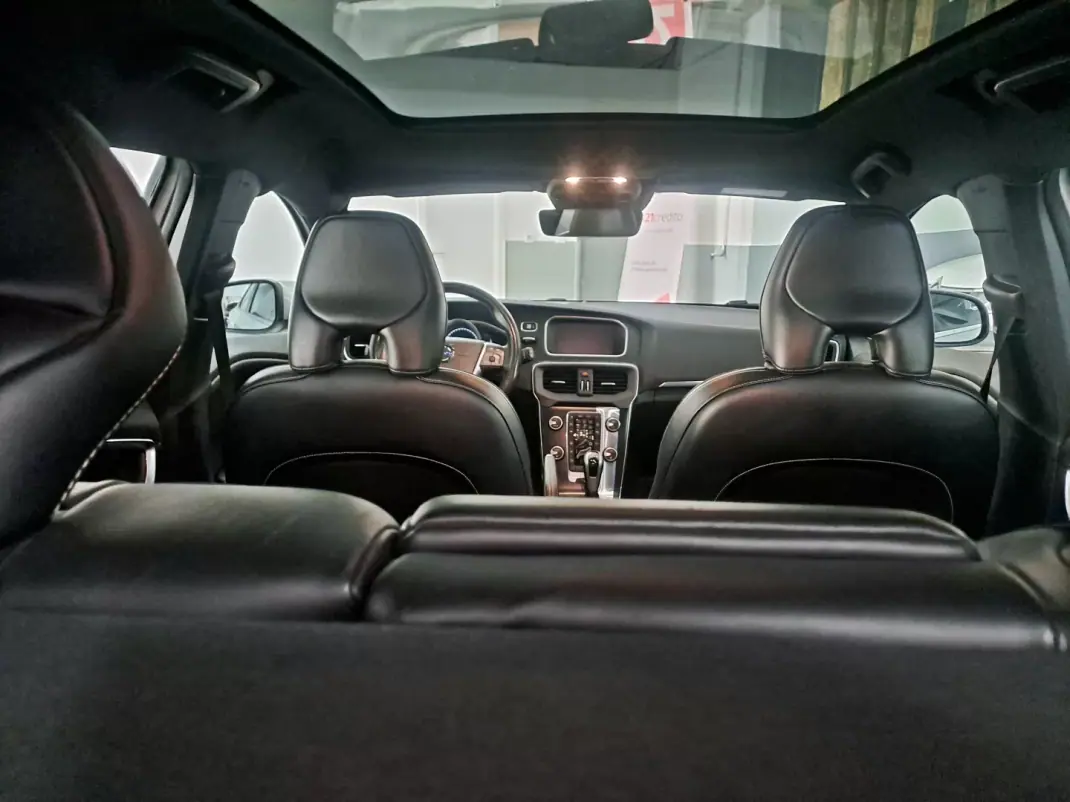 Volvo V40 2015 - 12990 EUR, 179950 km - AUTO.MOTO.pt - 179950km - foto 22 de 29