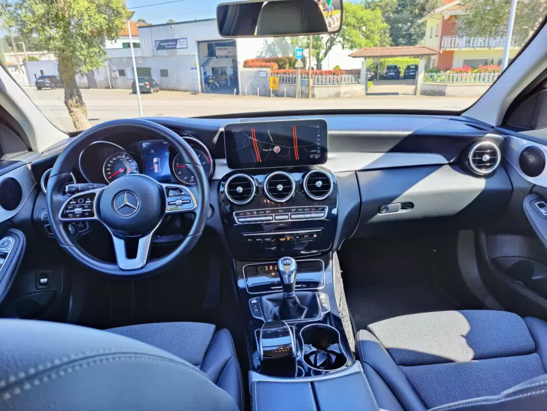 Mercedes-Benz C 180 2019 - 22950 EUR, 142123 km - AUTO.MOTO.pt - 142123km - foto 8 de 11