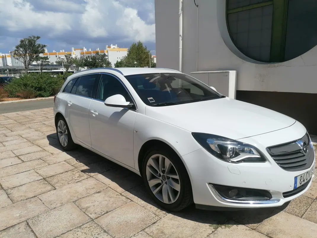 Opel Insignia Sports Tourer 2014 - 7500 EUR, 289000 km - AUTO.MOTO.pt - 289000km - foto 8 de 15