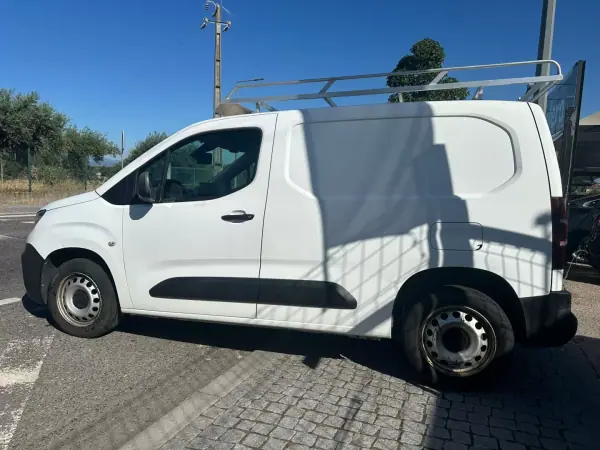 Peugeot Partner 2019 - 13900 EUR, 180422 km - AUTO.MOTO.pt - 180422km - foto 3 de 28