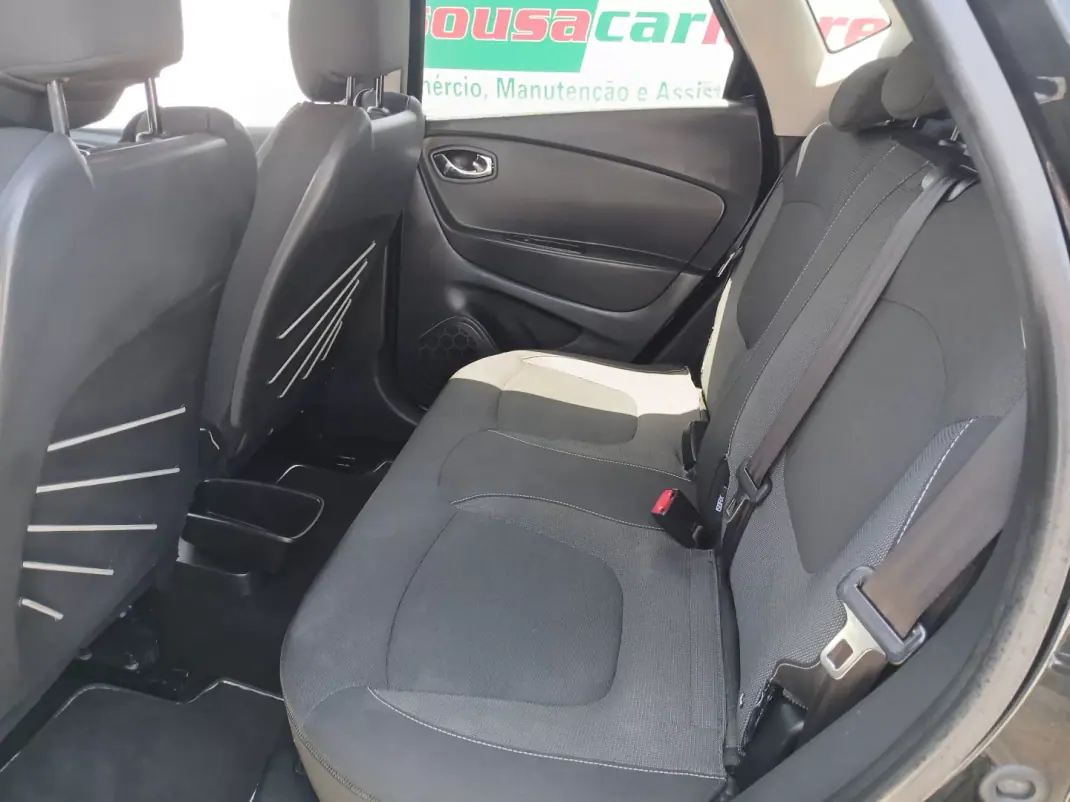 Renault Captur 2013 - 9950 EUR, 157174 km - AUTO.MOTO.pt - 157174km - foto 18 de 25