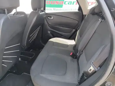 Renault Captur 2013 - 9950 EUR, 157174 km - AUTO.MOTO.pt - 157174km - foto 18 de 25