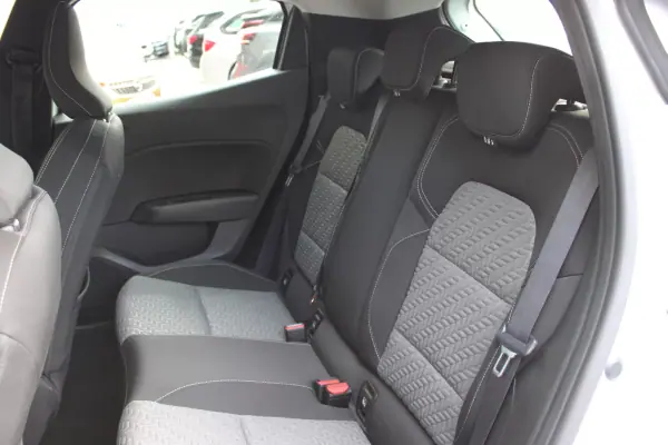 Renault Clio 2020 - 13400 EUR, 95969 km - AUTO.MOTO.pt - 95969km - foto 19 de 27