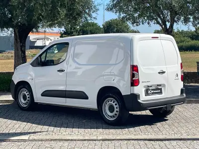 Citroën Berlingo 2020 - 10750 EUR, 156000 km - AUTO.MOTO.pt - 156000km - foto 9 de 32