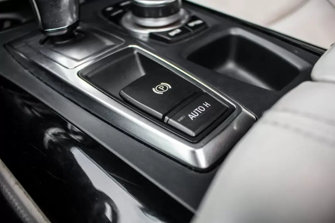 BMW X6 ActiveHybrid 2010 - 23990 EUR, 173745 km - AUTO.MOTO.pt - 173745km - foto 18 de 40