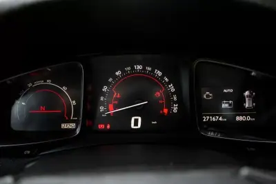 Citroën DS5 2013 - 8400 EUR, 271674 km - AUTO.MOTO.pt - 271674km - foto 16 de 39